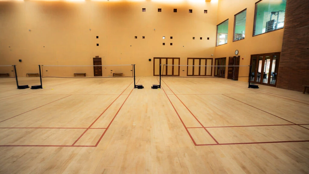 Thi công sân cầu lông - pickleball với thảm Vinyl TOPFLOR dày 6mm